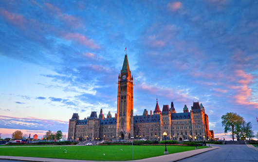 加拿大移民之配偶和子女如何獲得加拿大永久居留權？