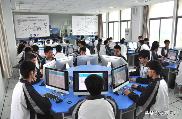 大學(xué)“蹭課”會(huì)被趕出來(lái)嗎？輔導(dǎo)員：只要不蹭這3類(lèi)課，就沒(méi)人管