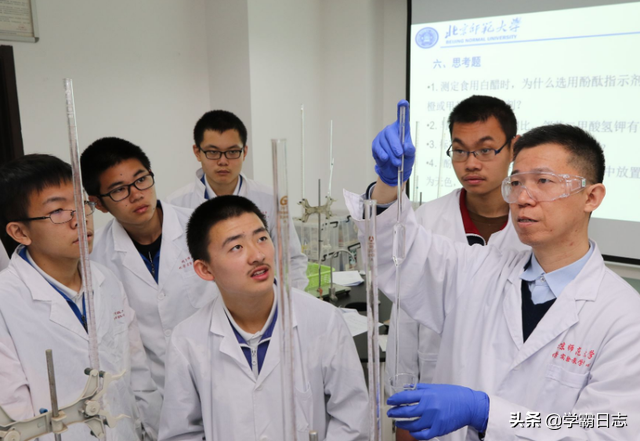 大學(xué)“蹭課”會(huì)被趕出來(lái)嗎？輔導(dǎo)員：只要不蹭這3類(lèi)課，就沒(méi)人管