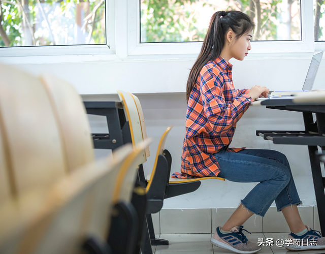 大學(xué)“蹭課”會(huì)被趕出來(lái)嗎？輔導(dǎo)員：只要不蹭這3類(lèi)課，就沒(méi)人管